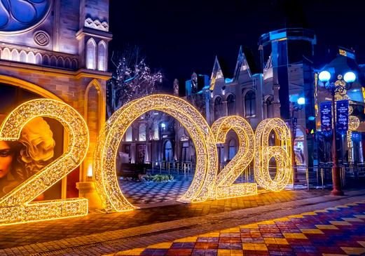 新年正向我们飞驰而来